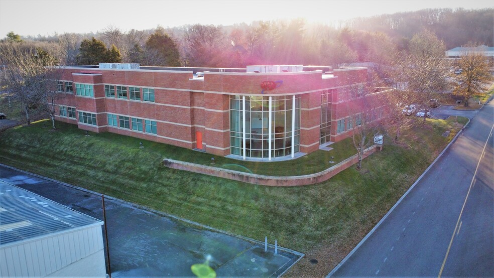 More Photos Of 110 Capital Dr, Knoxville Office For Sale