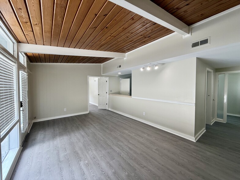 More Photos Of 516 Owen Dr, Fayetteville Office For Lease