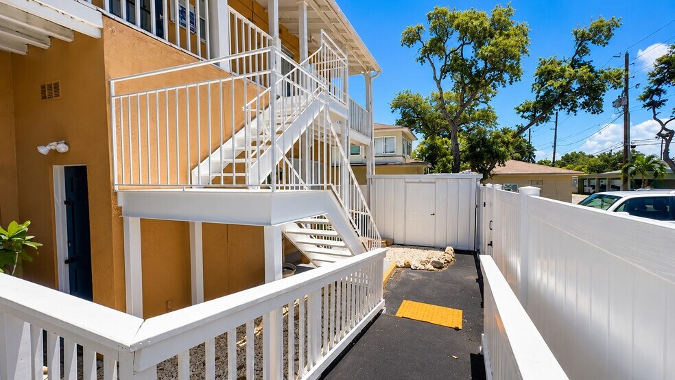 More Photos Of 7024 Central Ave, Saint Petersburg Medical For Lease