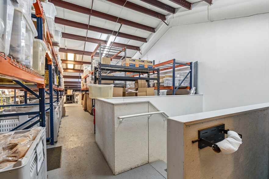 More Photos Of 3653 Regent Blvd, Jacksonville Warehouse For Sale