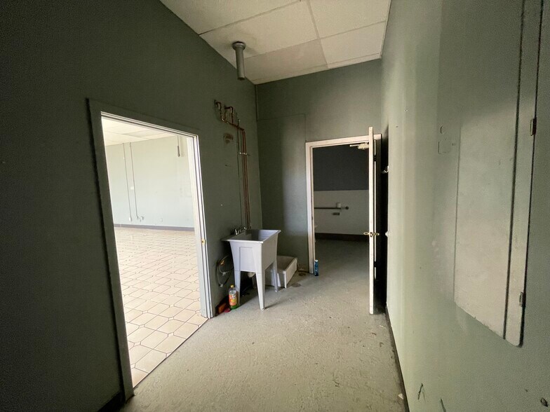 More Photos Of 109 S State St, San Jacinto Unknown For Lease
