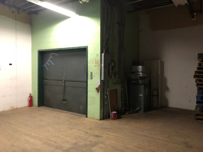 More Photos Of 131 Liberty Ave, Mineola Warehouse For Sale