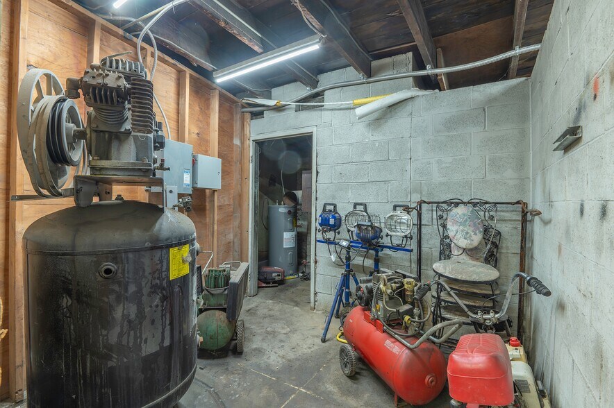 More Photos Of 230 Leverington Ave, Philadelphia Auto Repair For Sale