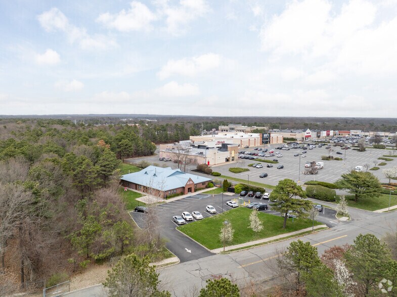 More Photos Of 7 Crossway Blvd, Patchogue Office For Sale