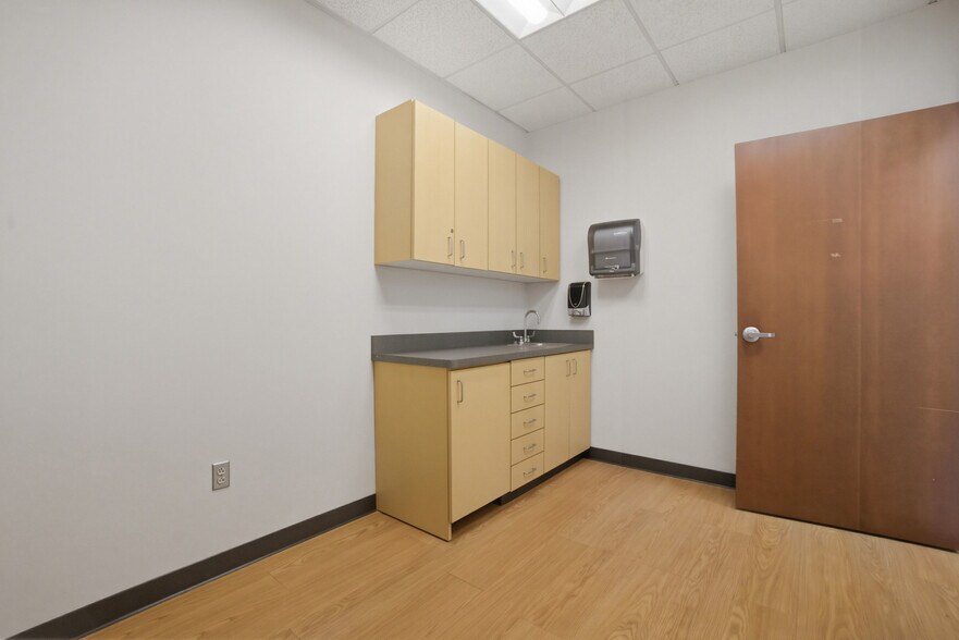 More Photos Of 1603 Santa Rosa Rd, Henrico Medical For Lease