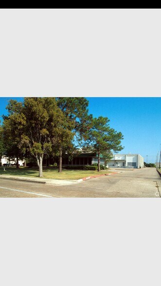 More Photos Of 900 Gemini St, Houston Warehouse For Lease