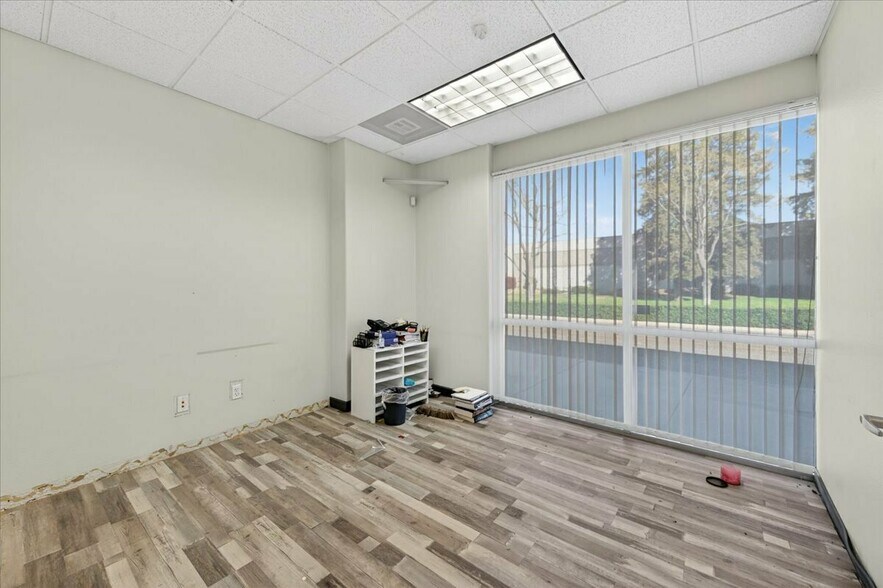 More Photos Of 2695 N Fowler Ave, Fresno Light Distribution For Lease