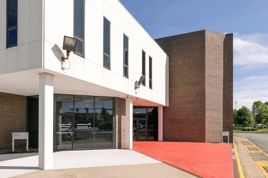 More Photos Of 2030 Coliseum Dr, Hampton Bank For Lease