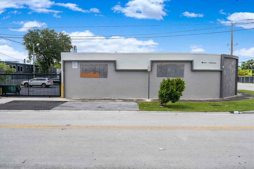 More Photos Of 6695-6699 NE 2nd Ave, Miami Freestanding For Lease