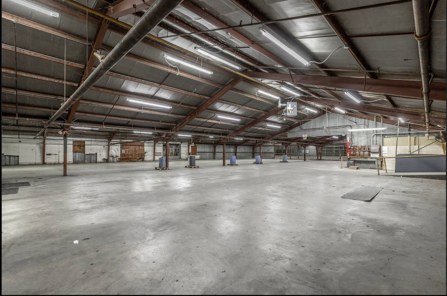 More Photos Of 1318 Underwood St, Dalton Warehouse For Sale