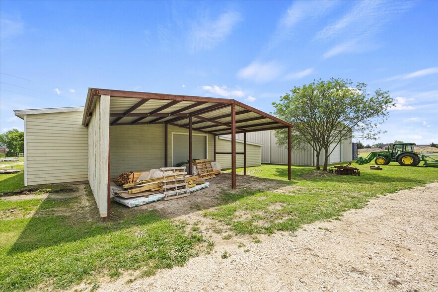 More Photos Of 1101 Willy Vester Rd, Van Alstyne Warehouse For Sale
