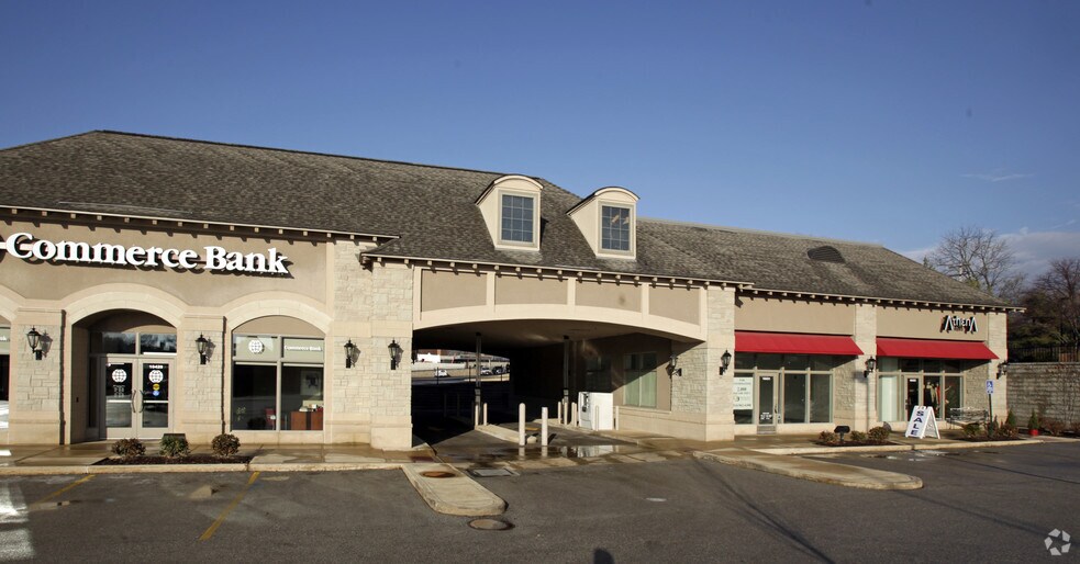 More Photos Of 10413-10433 Clayton Rd, Frontenac General Retail For Lease