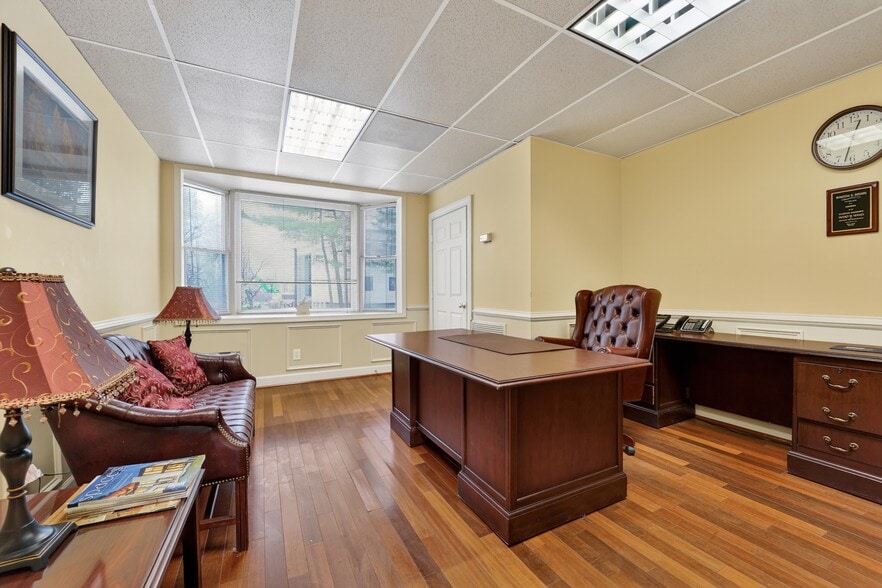 More Photos Of 12118 - 12120 Heritage Park Circle Cir, Silver Spring Office For Sale