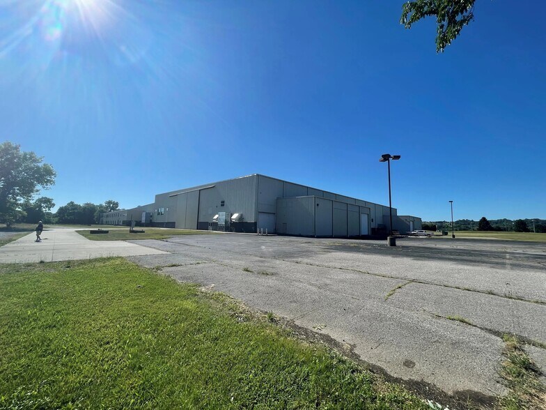 More Photos Of 901 E Main St, Warsaw Warehouse For Lease