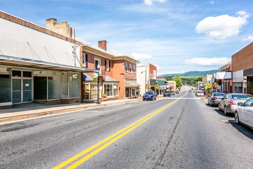 More Photos Of 411 W Main St, Waynesboro Restaurant For Sale