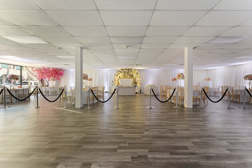 More Photos Of 6265 Van Nuys Blvd, Van Nuys Storefront For Sale