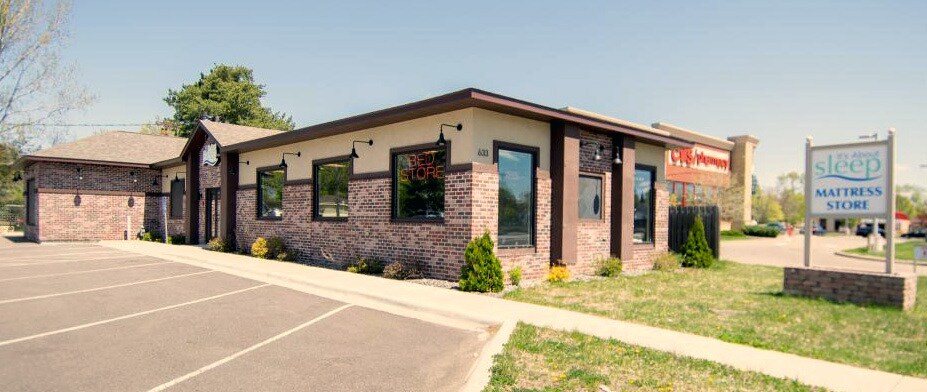 More Photos Of 633 E Main St, Anoka Freestanding For Sale