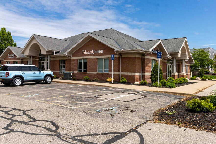 More Photos Of 833 E 16th St, Holland Bank For Lease