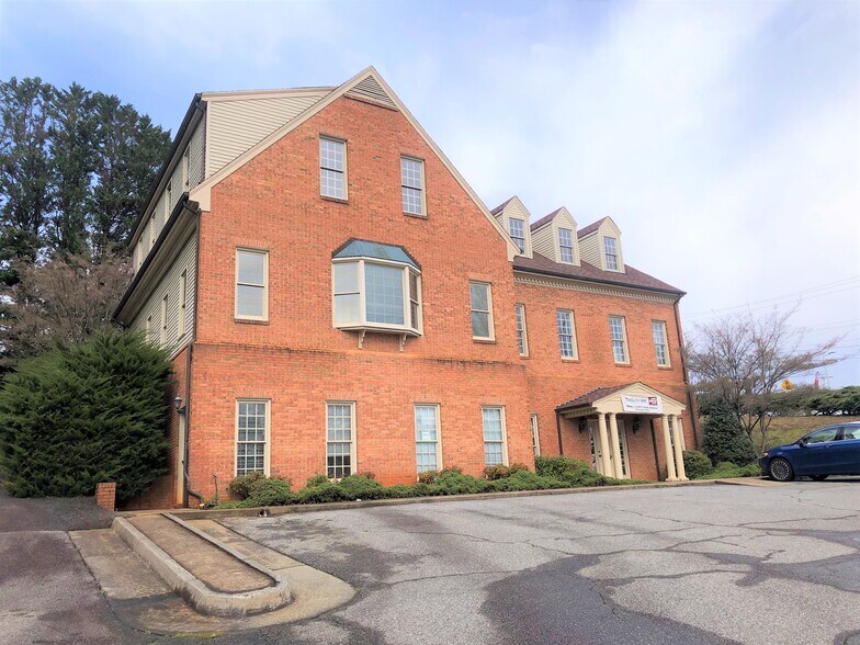 More Photos Of 156 E Market St, Martinsville Office Residential For Lease