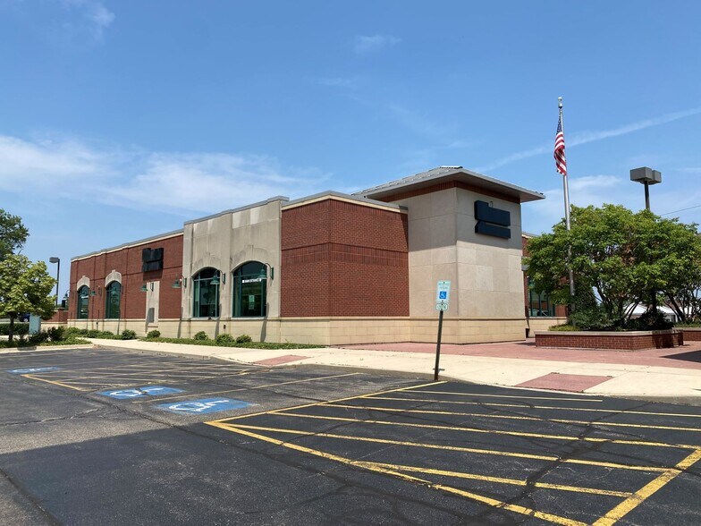 More Photos Of 1978 W Wilson St, Batavia Bank For Sale