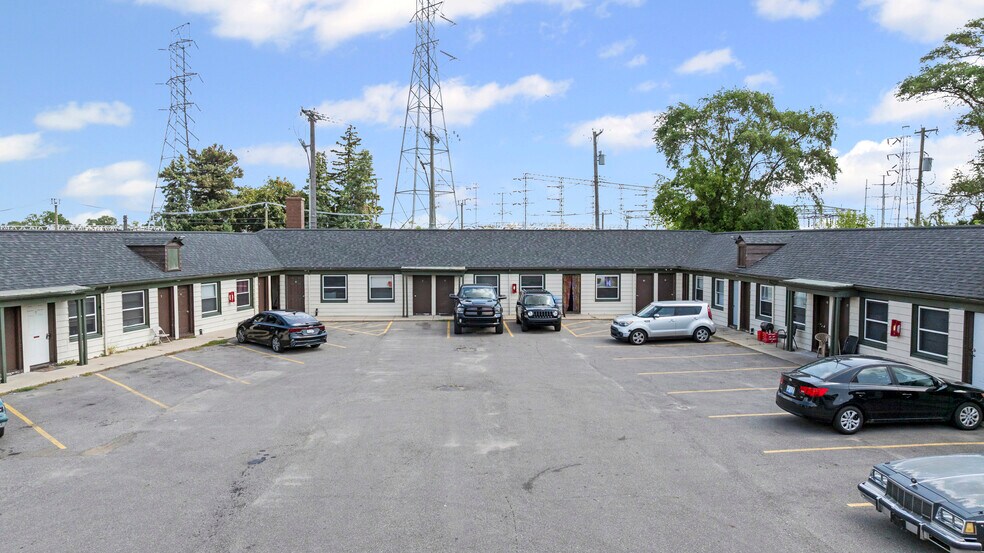 More Photos Of 44784 Woodward Ave, Pontiac Hotel For Sale