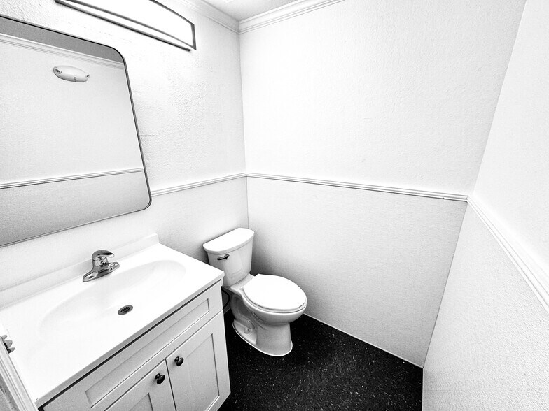 More Photos Of 1249 N Orange Ave, Orlando General Retail For Lease