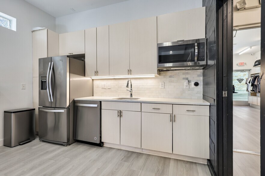 More Photos Of 2000 Windy Ter, Cedar Park Warehouse For Sale