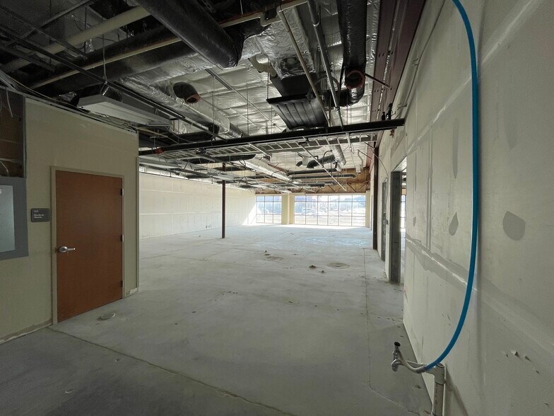 More Photos Of 911 29th St SE, Watertown Unknown For Lease