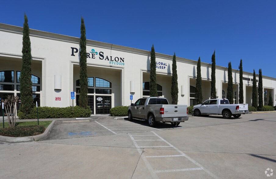 More Photos Of 3000 W Davis St, Conroe Freestanding For Lease