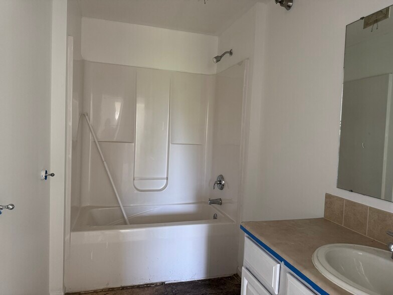 More Photos Of 13450 S Topeka Ave, Carbondale Apartments For Sale