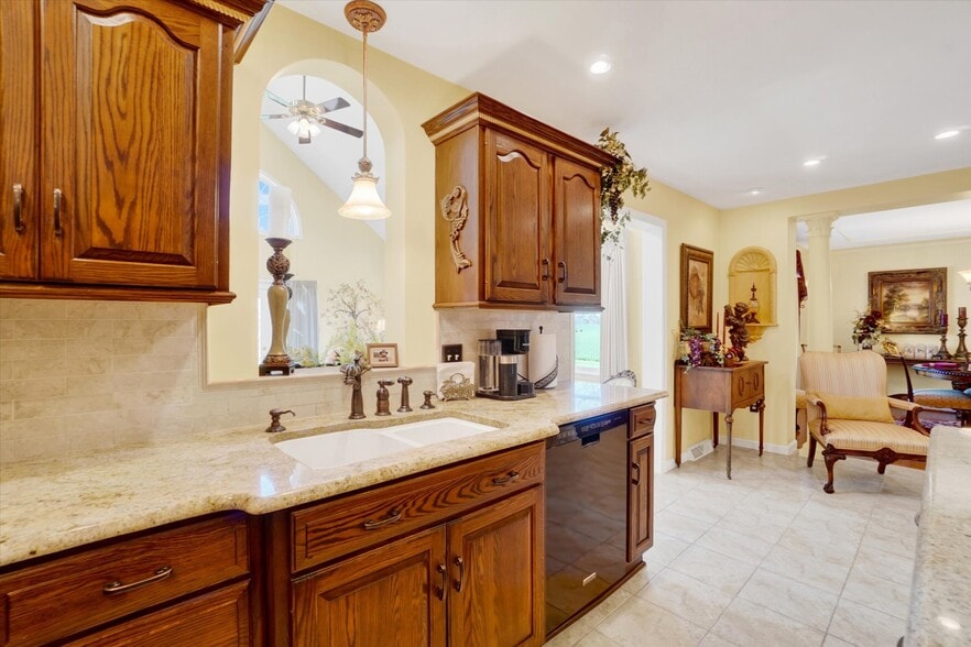 More Photos Of 2553 Roosevelt Ave, York Flex For Sale