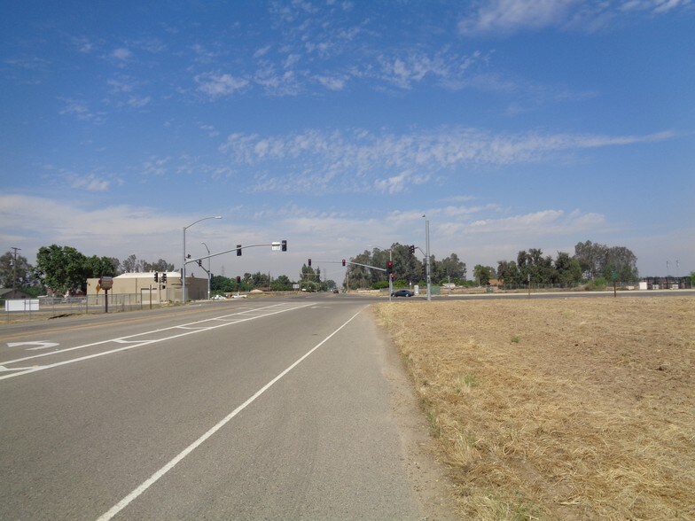More Photos Of 7212 E Kings Canyon Rd, Fresno Land For Lease