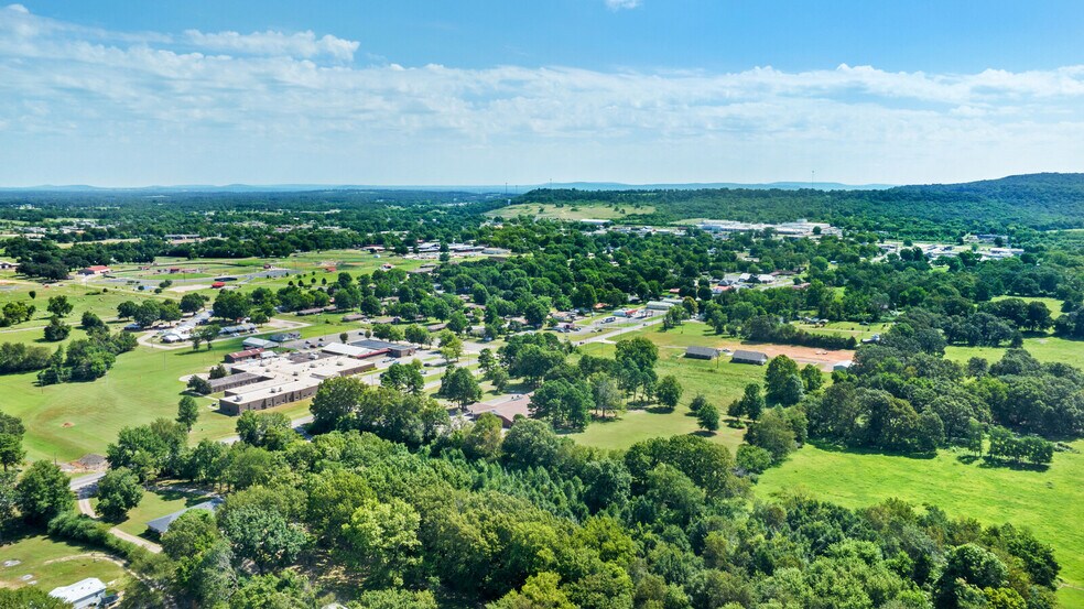 More Photos Of 1400 Locust st, Stilwell Office Residential For Sale