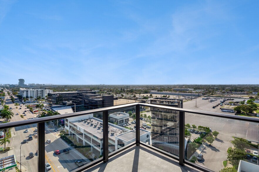 More Photos Of 800 N Federal Hwy, Hallandale Beach Office For Lease