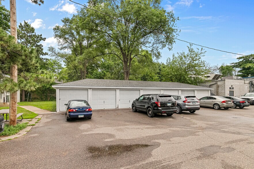 More Photos Of 752 Southview Dr, Anoka Apartments For Sale