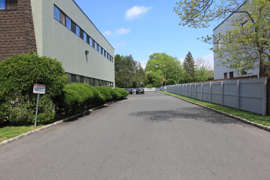 More Photos Of 2509 Park Ave, South Plainfield Office For Lease