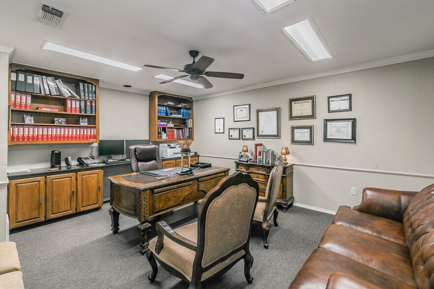 More Photos Of 3701 S University, Fort Worth Office For Sale