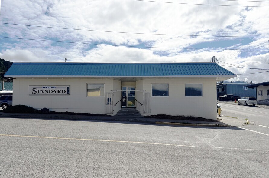 Primary Photo Of 3210 Clinton St, Terrace Flex For Sale