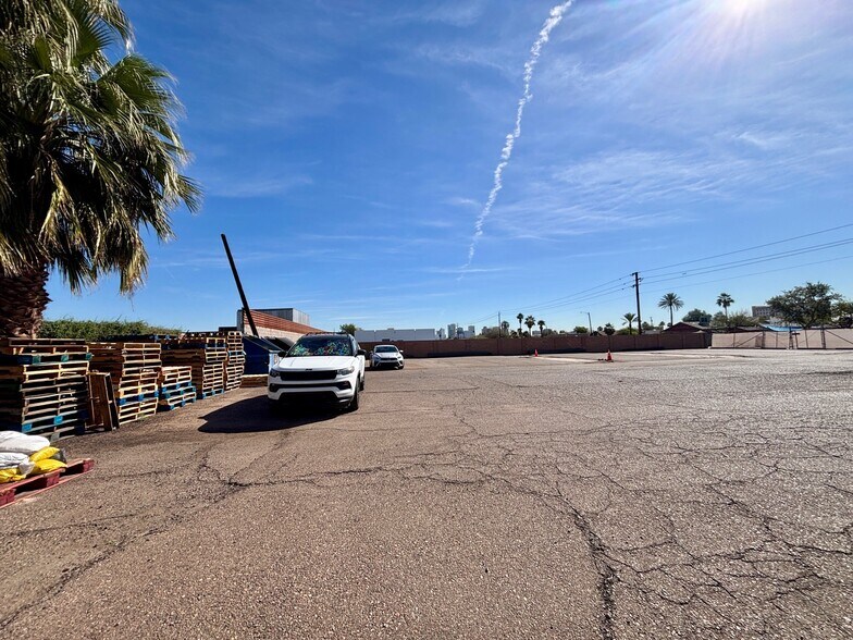 More Photos Of 1880 W Fillmore St, Phoenix Warehouse For Sale