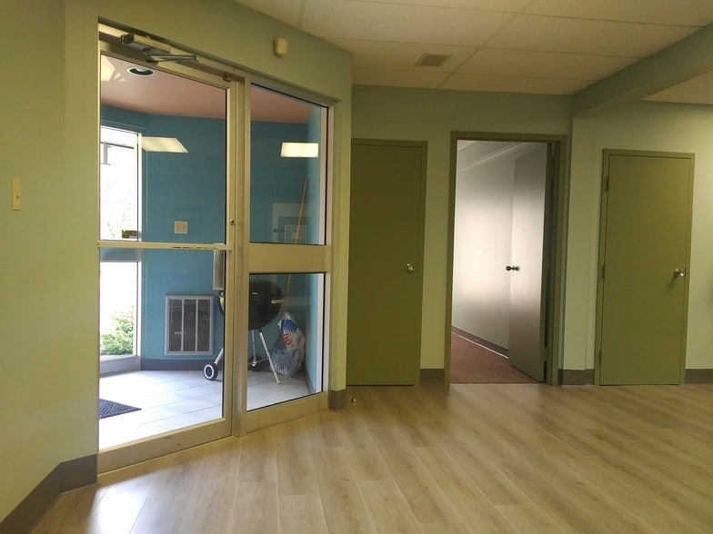 More Photos Of 15 Howard Pl, Kitchener Warehouse For Sale