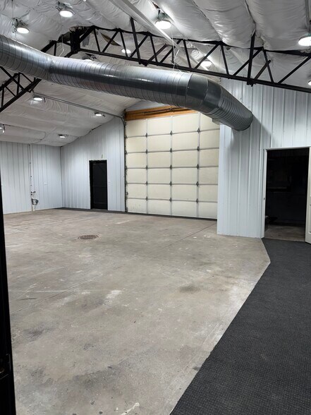 More Photos Of 8325-8327 Belding Rd NE, Rockford Warehouse For Lease