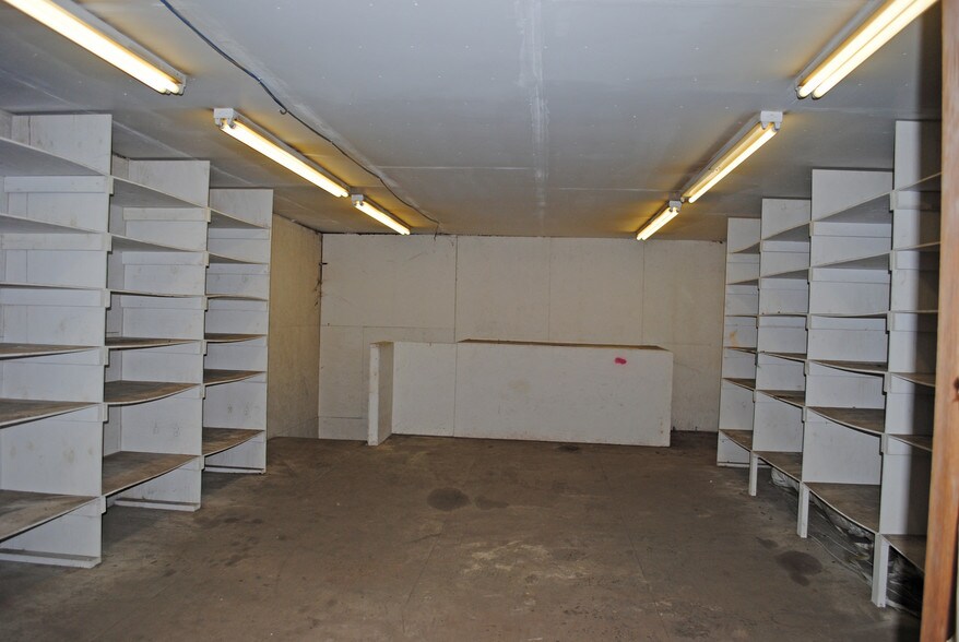 More Photos Of 223-227 S Main St, Wagoner Warehouse For Sale