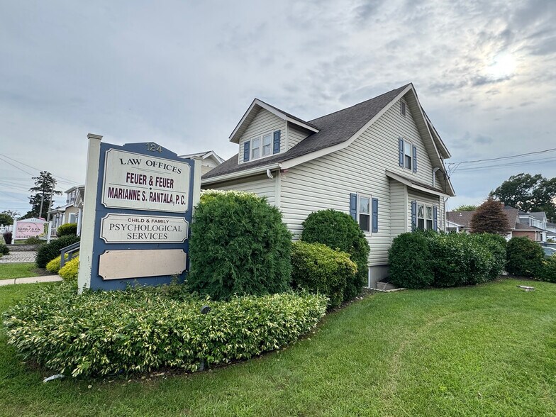 More Photos Of 124 Medford Ave, Patchogue Office For Sale