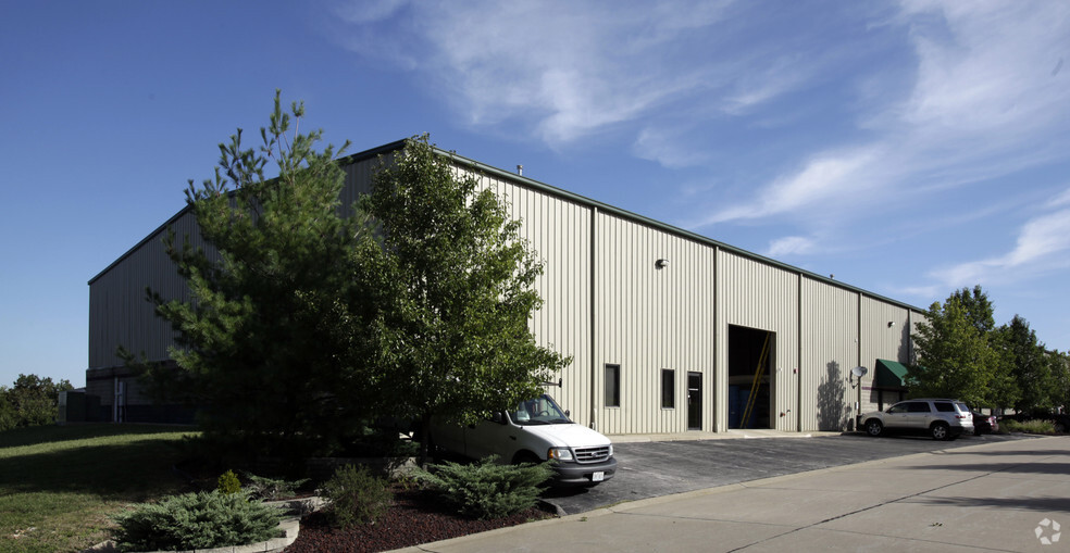 Primary Photo Of 111-117 Avalon Industrial Pky, Wentzville Warehouse For Lease