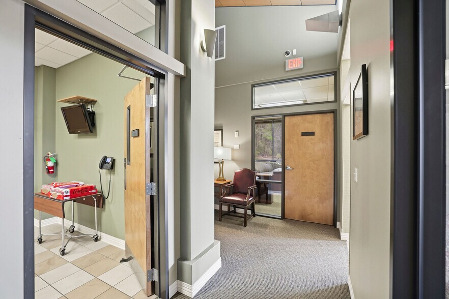 More Photos Of 68031 Capital Trace Row, Mandeville Office For Sale