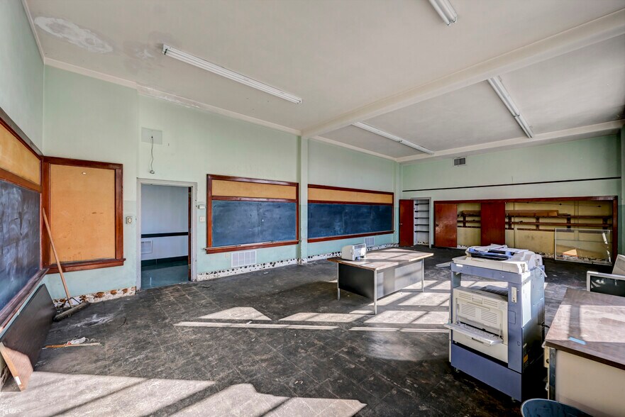 More Photos Of 301 Delaware Ave, Olyphant Office For Sale