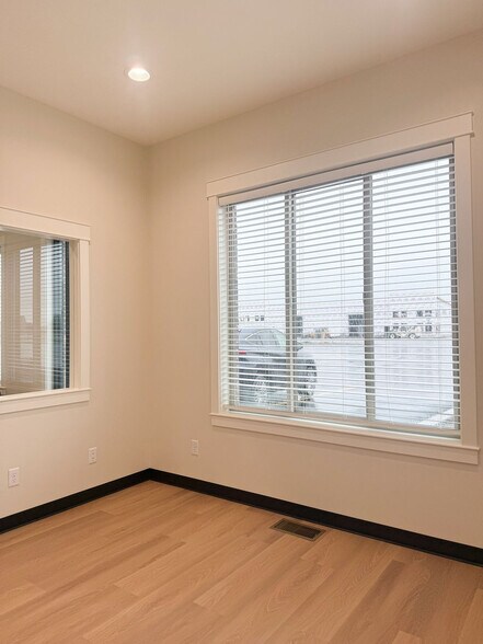 More Photos Of 112 Sugar Avenue, Sugar City Office For Lease