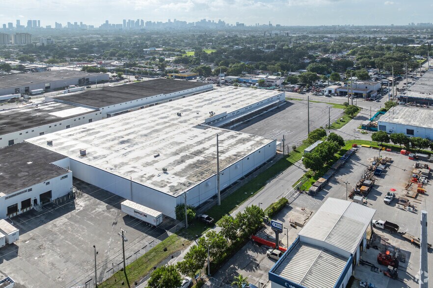 More Photos Of 3455 NW 54th St, Miami Warehouse For Lease