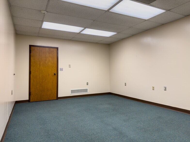 More Photos Of 1679 E State Route 29, Urbana Showroom For Sale