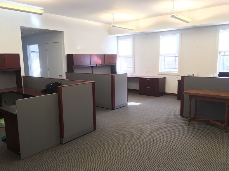More Photos Of 245 Amity Rd, Woodbridge Storefront Retail Office For Lease